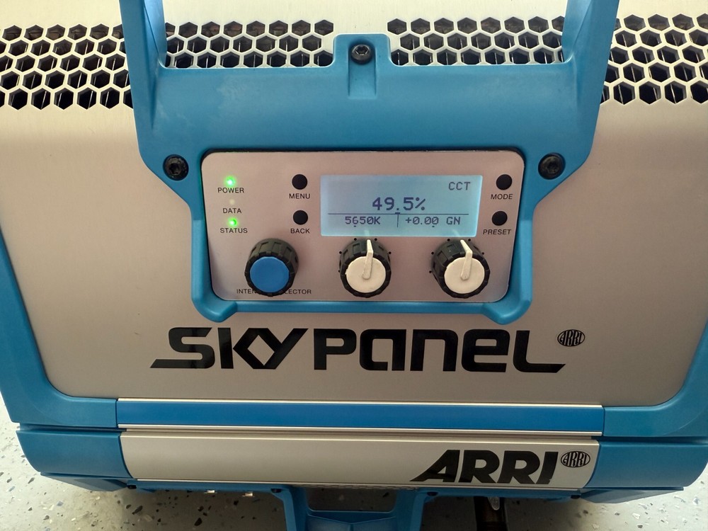 ARRI SkyPanel S30 Basic LED Kit + 40° Grid Wheeled Custom Jason Case VERY CLEAN!