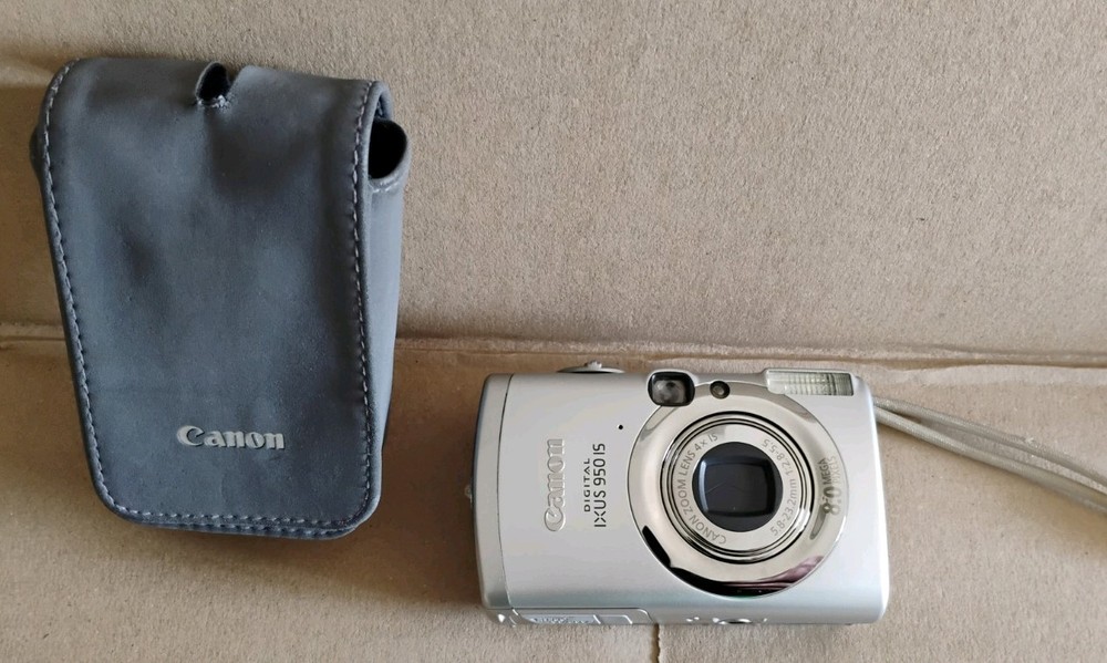 Canon IXUS 950 Is Digital Camera 8MP, Compact, Silver plus case
