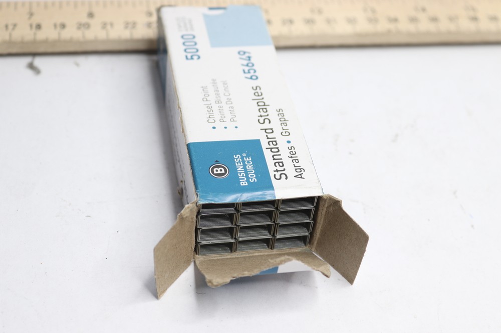 (5000-Pk) Business Source Chisel Point Standard Staples 1/2" 65649