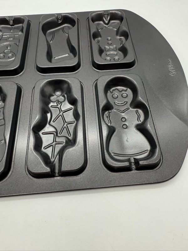 Wilton Christmas Cookie/Cake Pops 8 Cavity Baking Pan