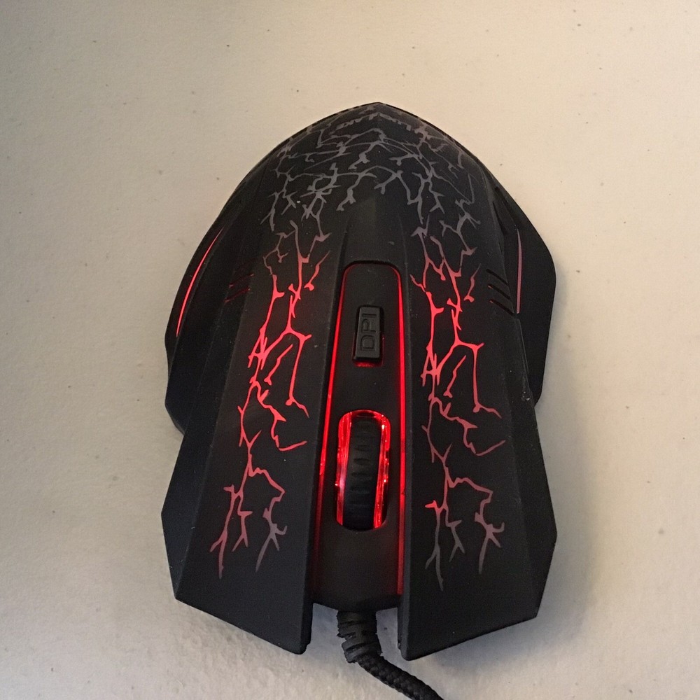 6D Optical Gaming Mouse, 7 Color Changes When Powered, 6’ USB Cord.