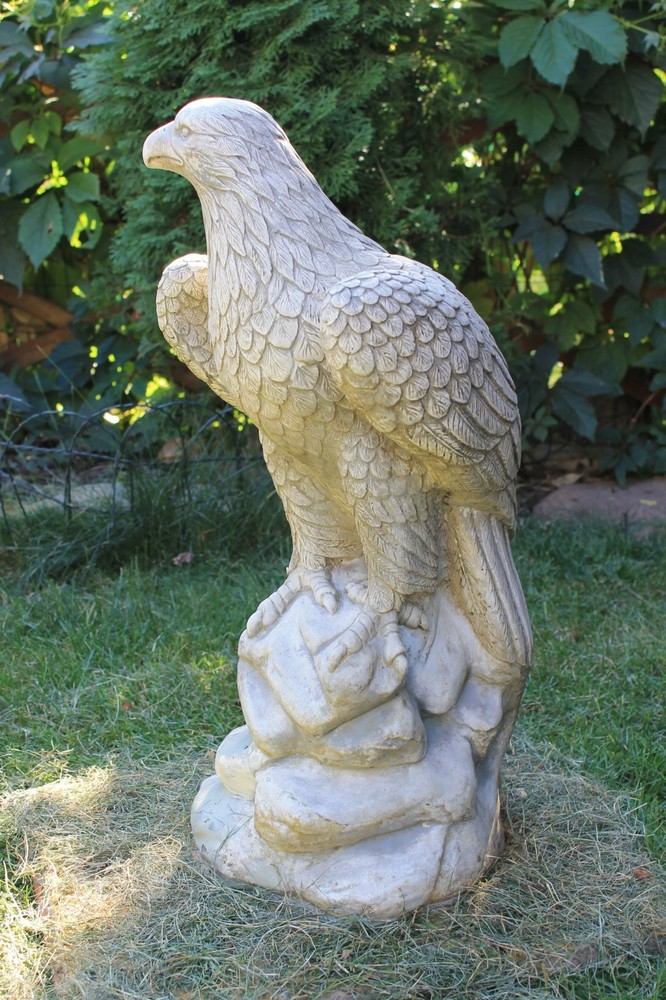 Polyurethane flexible mold with a plastic frame "The eagle looks to the left"
