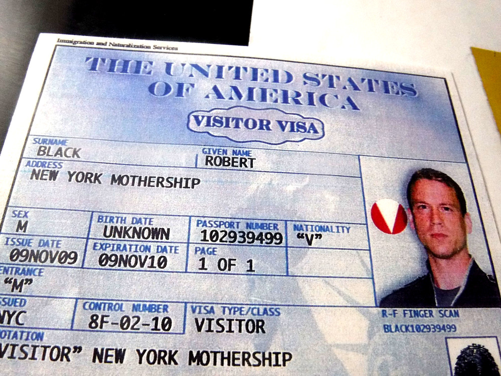 V TV SERIES (2009) 3 PROP VISA SHEETS
