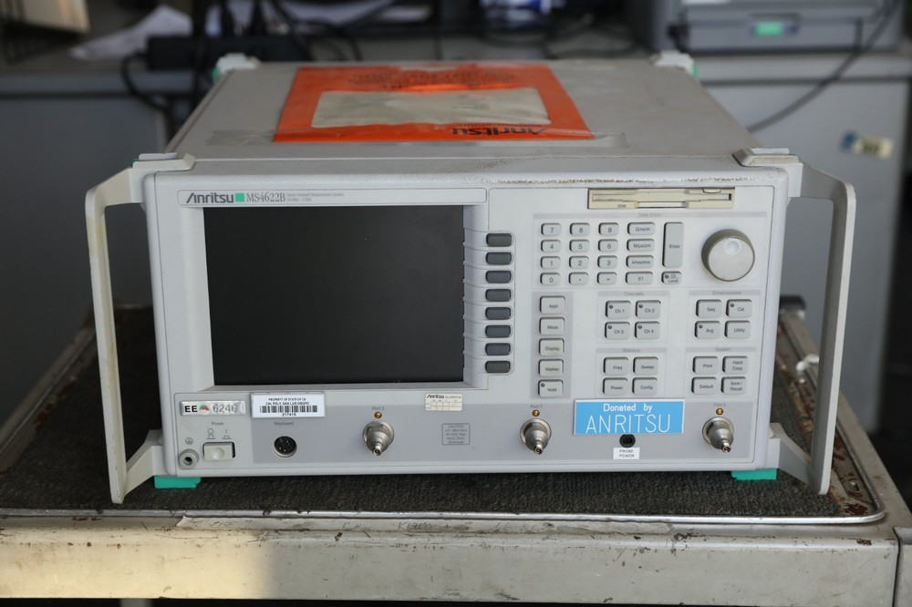Anritsu MS4622B Network Analyzer Opt 2, 3A, 4, 8, 13 Passes Self Test As Is
