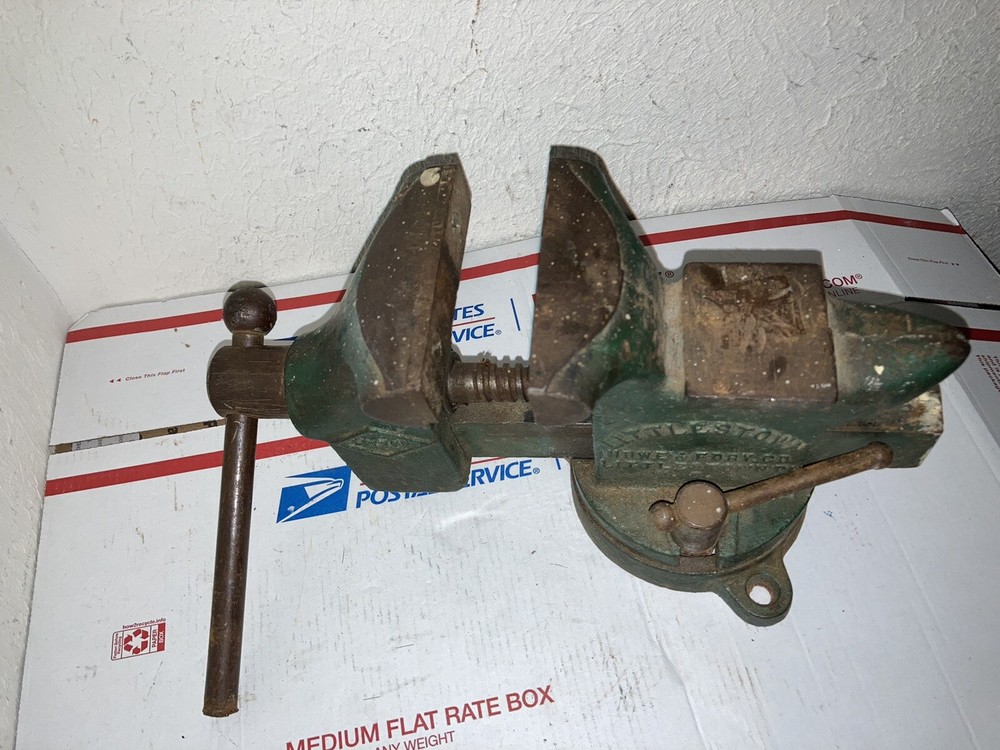 Littlestown No. 25 Bench Vise missing Clamp Tip 3-1/2"