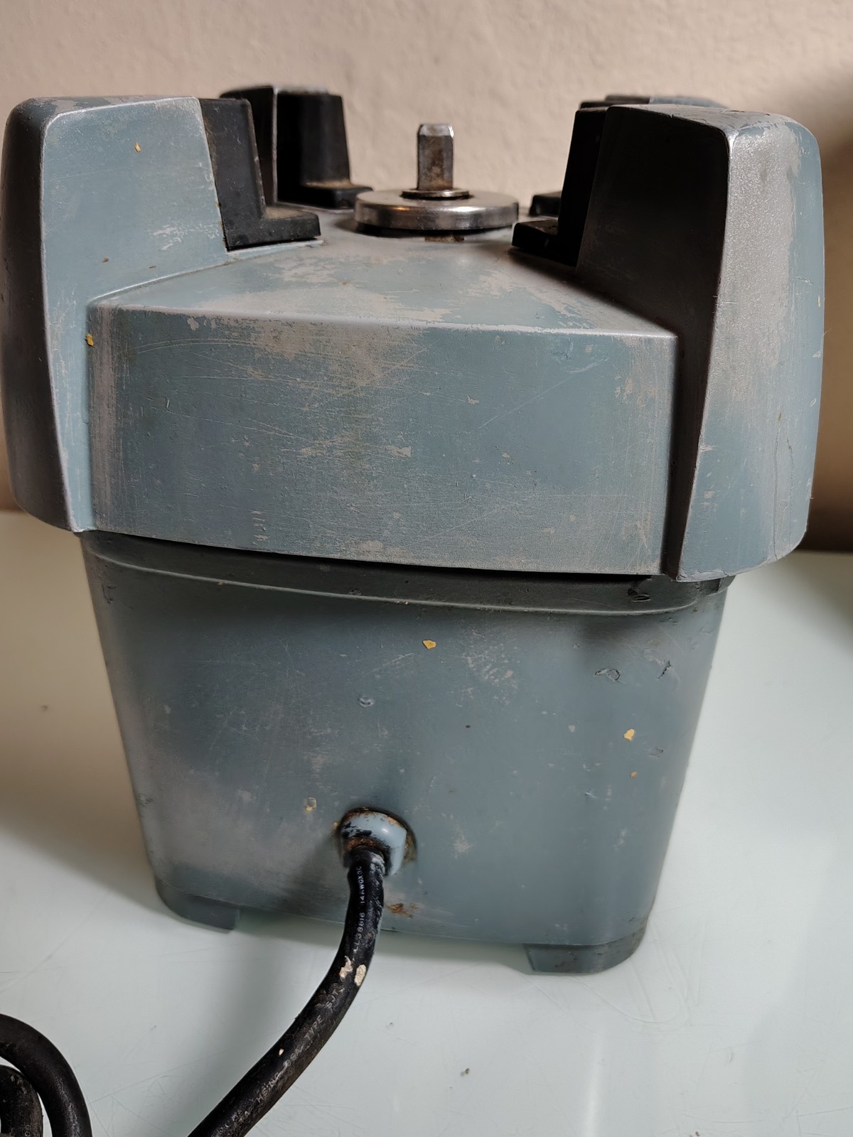Waring Blender CB6 115 Volts Model 34BL22 Used - Needs Rubber Legs/Pads