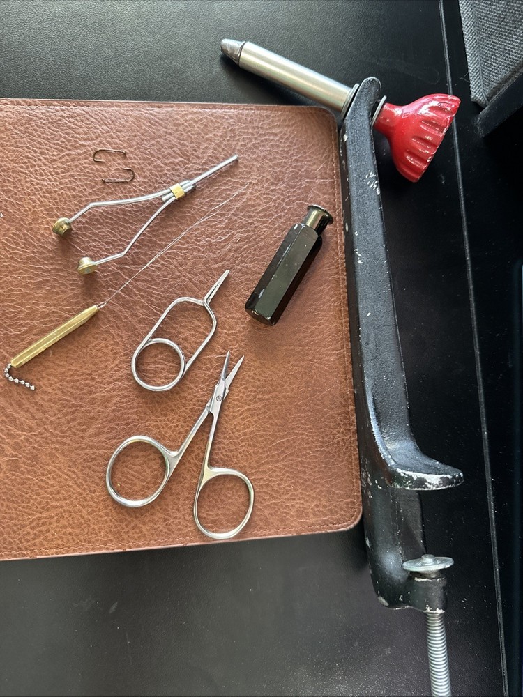 Fly Tying Kit Used.  Great For Beginner.