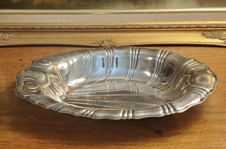 Vintage Silverplate Oval Vegetable Bowl International Neptune Pattern Shell Form