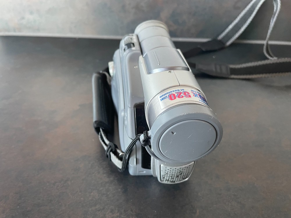 JVC Digital Video Camera Camcorder GR-D20EK Mini DV - No Battery Untested
