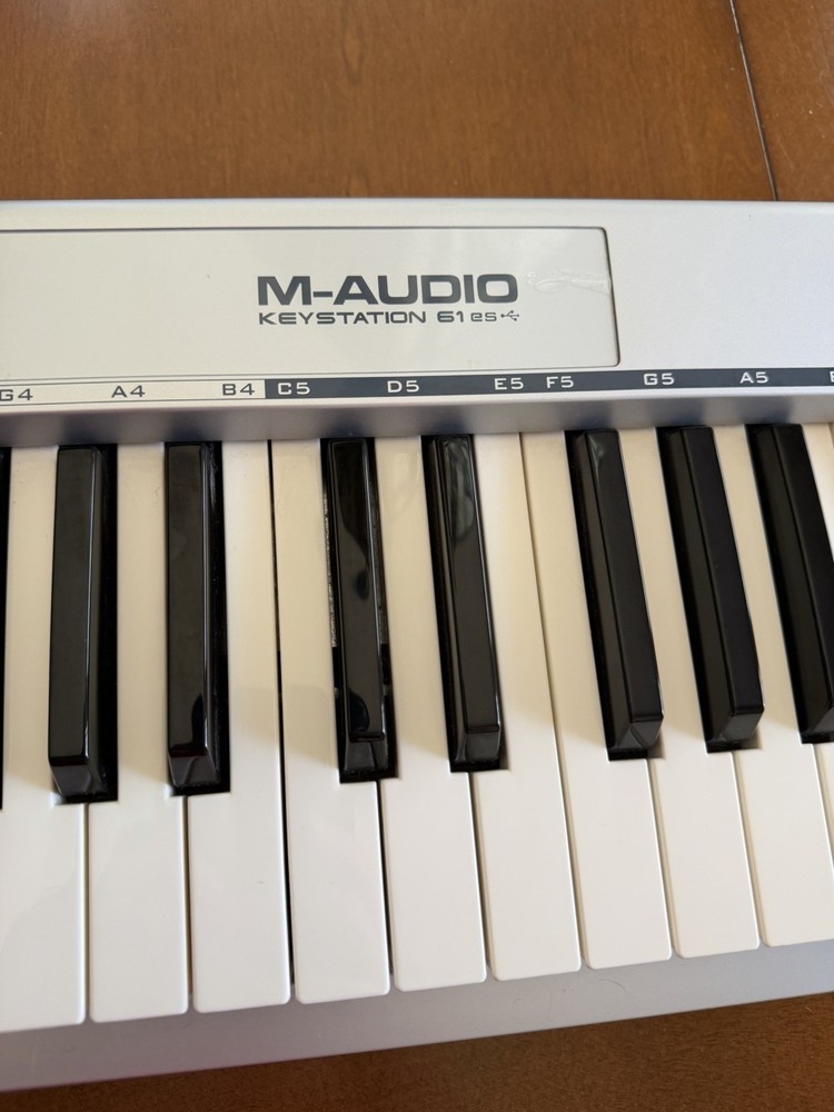 M-Audio Keystation 61es 61-Key USB MIDI Keyboard Controller Pitch Modulation