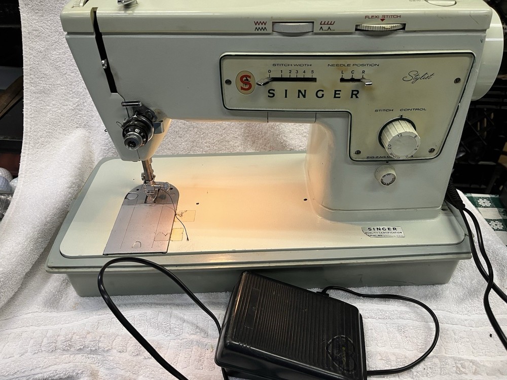 Singer Sewing Machine Zig Zag Model 413 Foot Pedal Broken