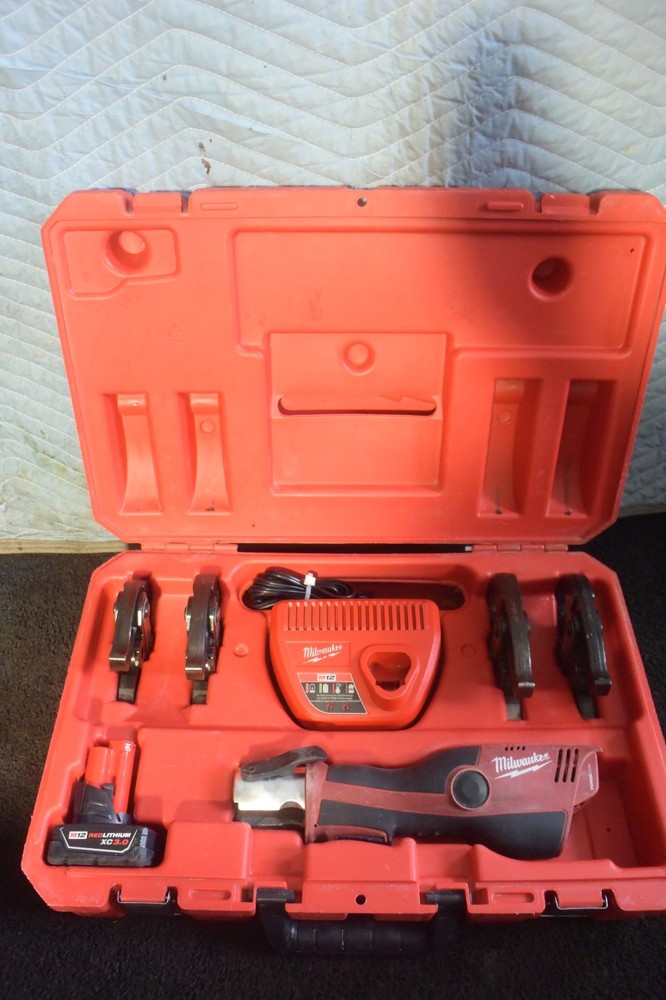 Milwaukee Press Model 2473-22 Copper Pipe Press Tool with 4 Jaws #2