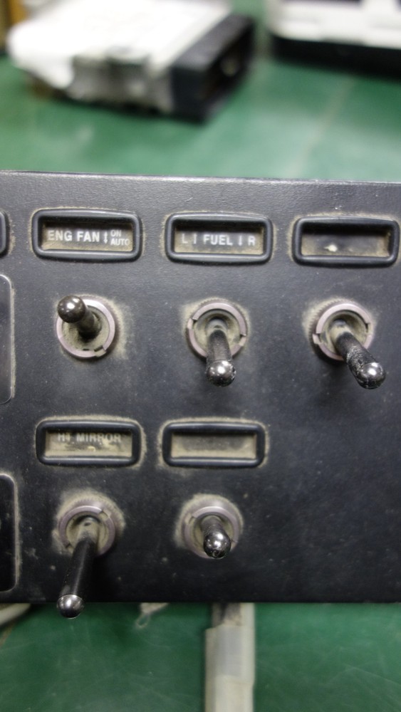 Peterbilt 379 Dash Switch Panel 17-04241-2E00