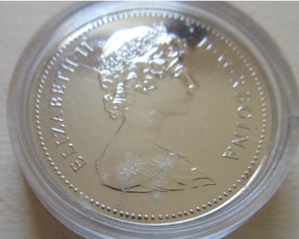 1982 Canada Cased PROOF ONE DOLLAR Coin. MINT UNC. (RJX)