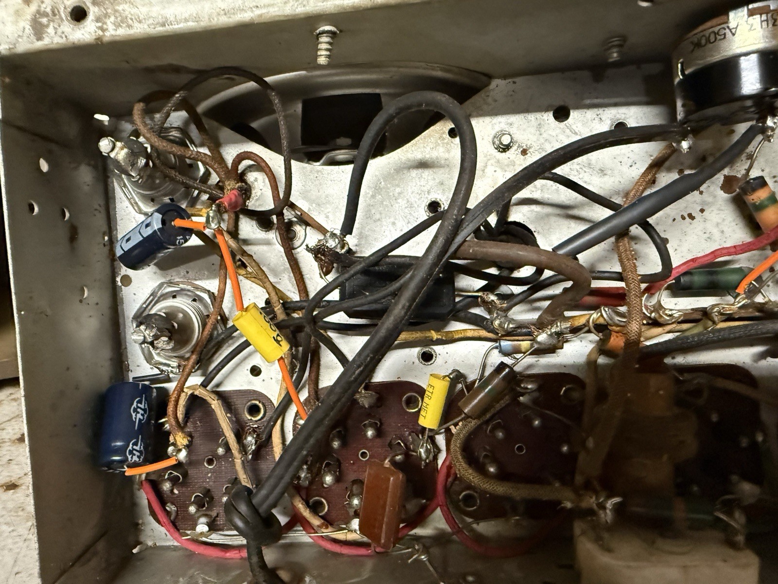 1939 PHILCO Radio model 39-7 push button tube wood tabletop