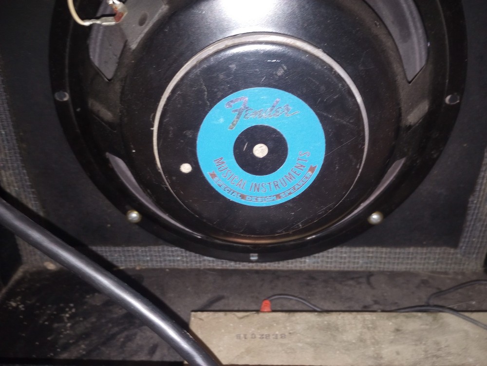 FENDER STUDIO 85 GUITAR AMPLIFIER WORKS GREAT!