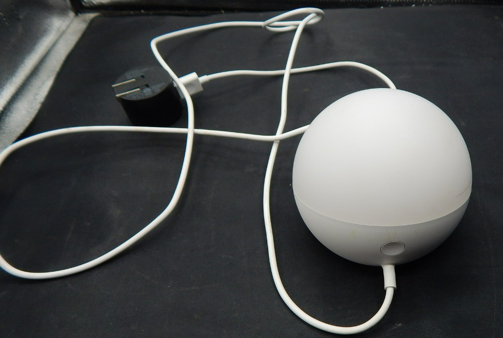 WHITE AMAZON ECHO SMART GLOW LAMP MODEL  S7RN5S