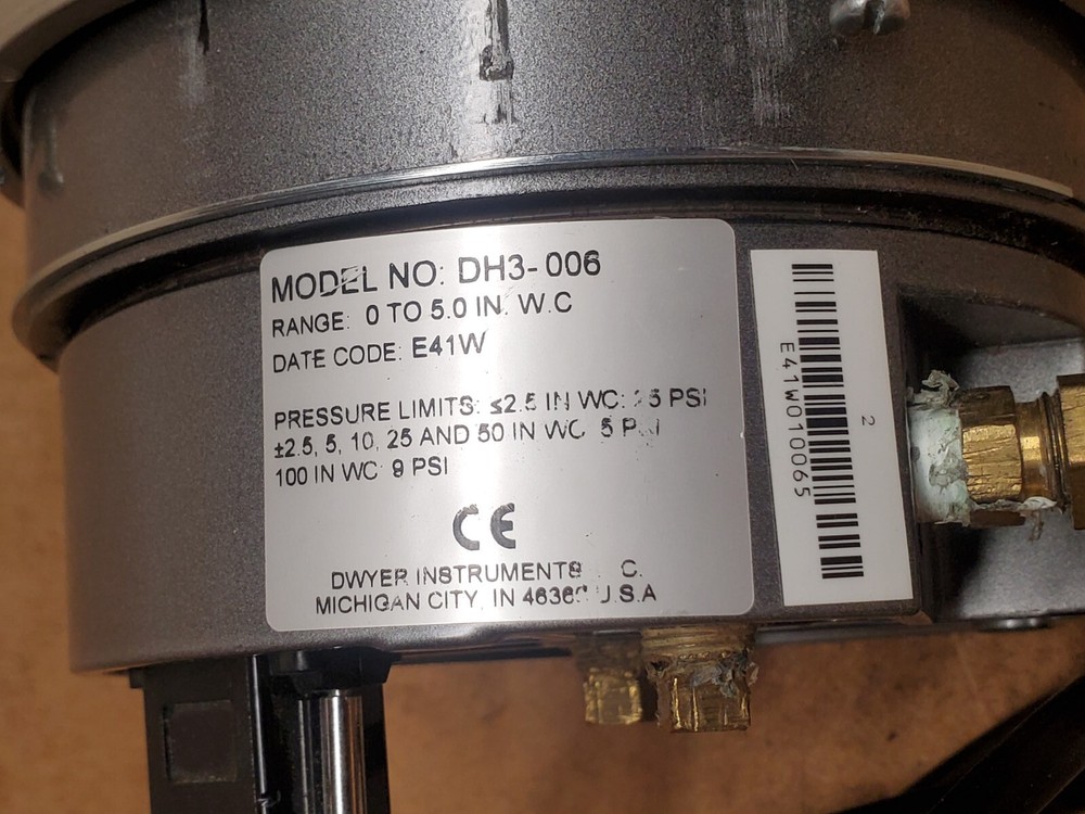 Dwyer DH3-006 Digihelic Differential Pressure Controller
