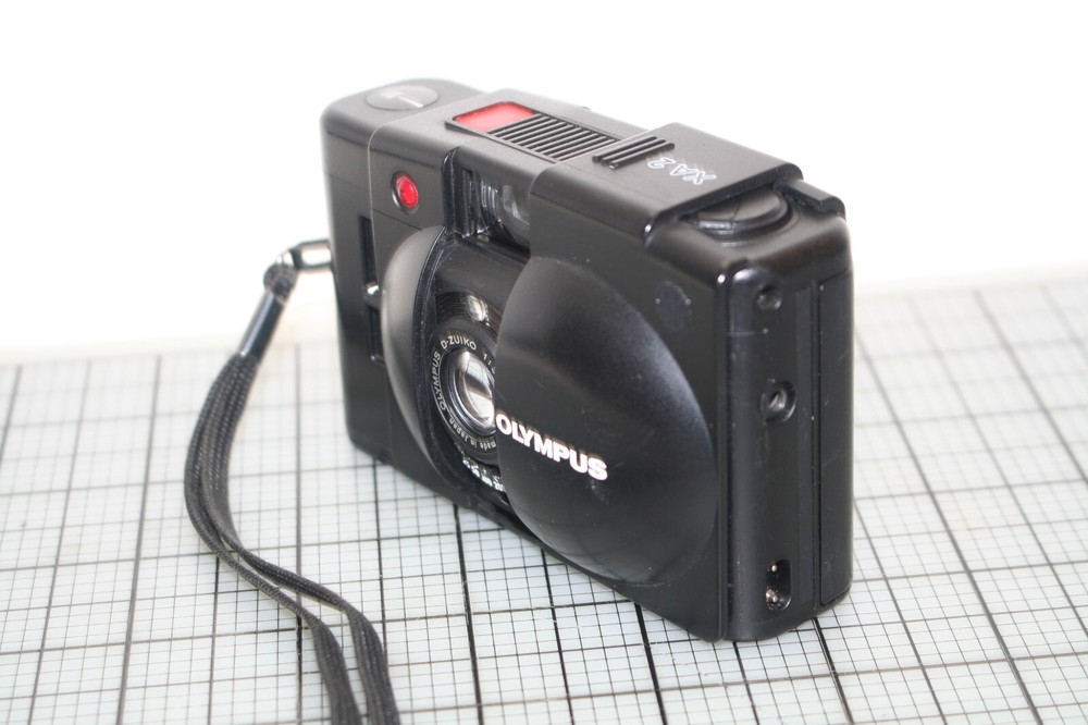 OLYMPUS XA2 XA-2 RANGEFINDER CAMERA *