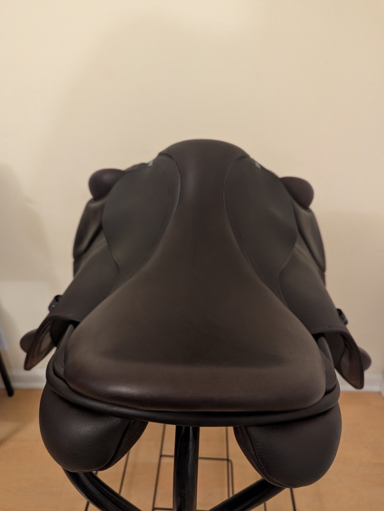 17.5" 2023 County Xcelerator Jump Saddle, N Tree - wool flocked