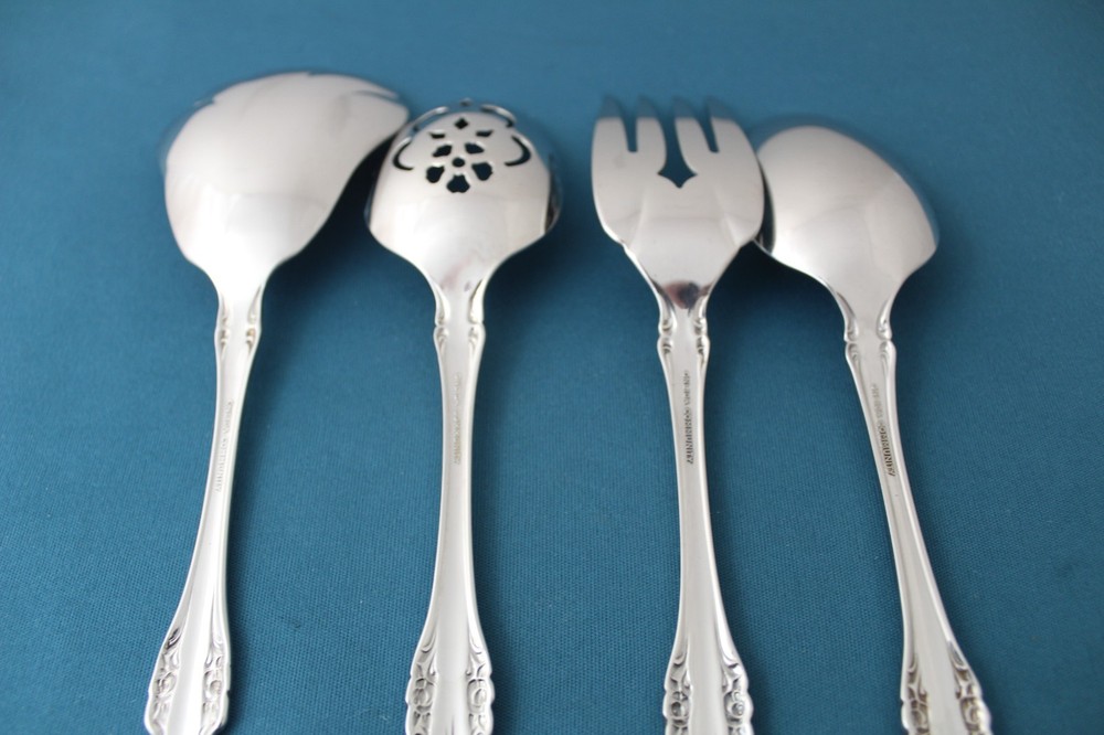 Oneida Community BRAHMS Serving (4pc Set)Tablespoon Casserole Pierced Stainless