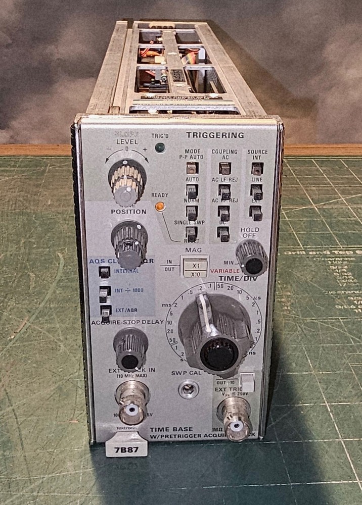 Tektronix 7B87 Time Base with Pretrigger Acquire Clock Module - For 7000 Series