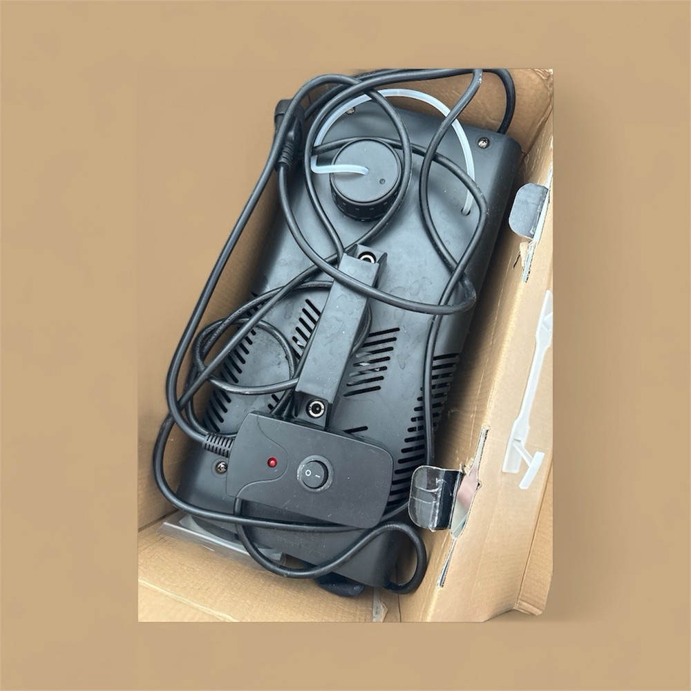 1 By One 650w Snowflake Machine. (New Open Box Item)