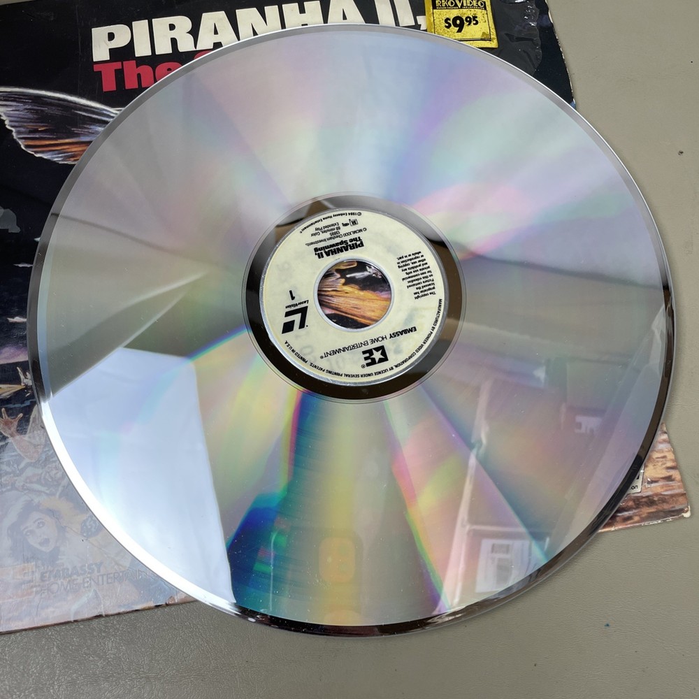 PIRANHA II: THE SPAWNING Laserdisc LD PART TWO 2