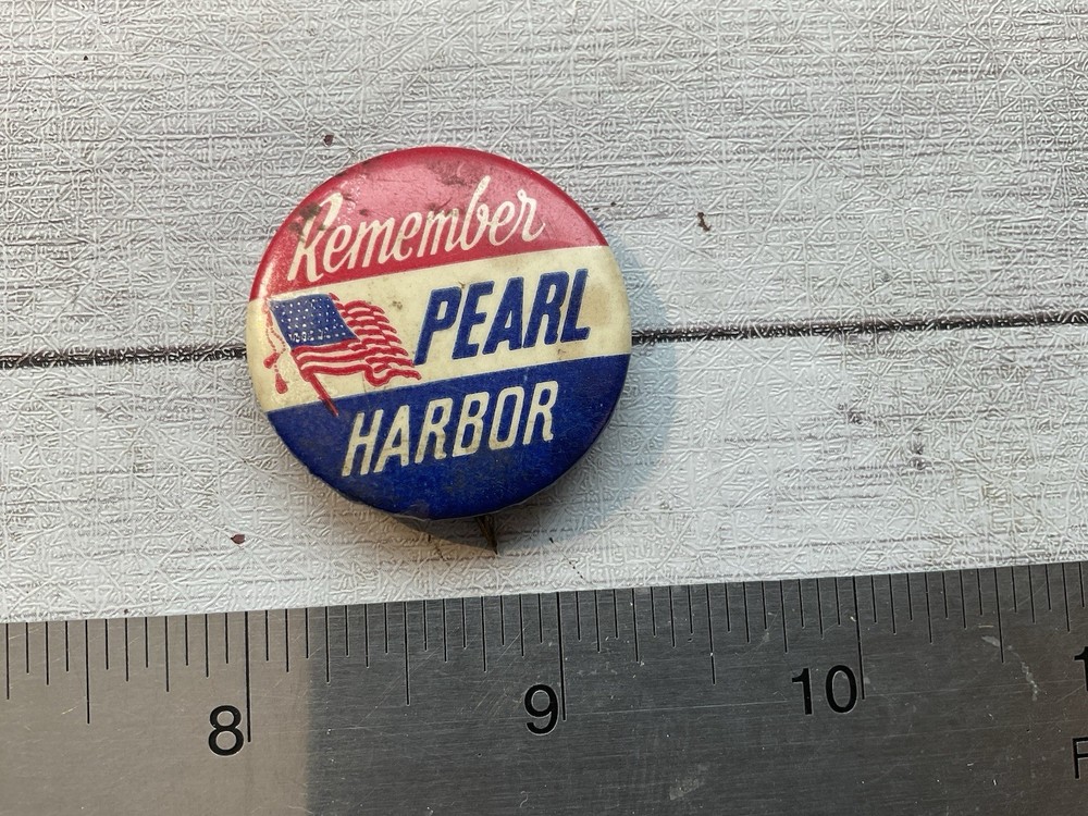 ORIGINAL WWII REMEMBER PEARL HARBOR BUTTON PIN HOME FRONT