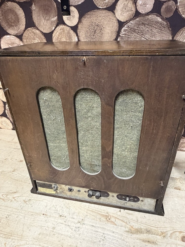 Ultra Blue Fox Vintage Radio
