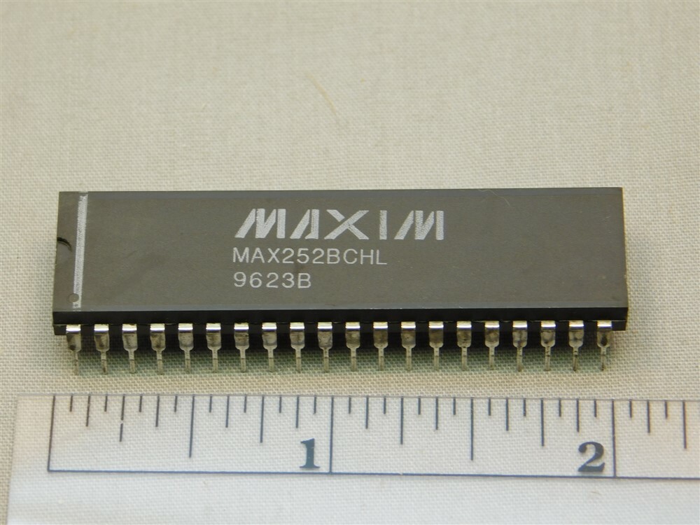 Maxim MAX252BCHL Complete +5V Isolated Dual RS-232 Transceiver Module 40-Dip