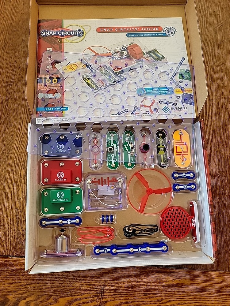 ELENCO Snap Circuits Jr.� 100 Experiments Electronics Discovery Kit