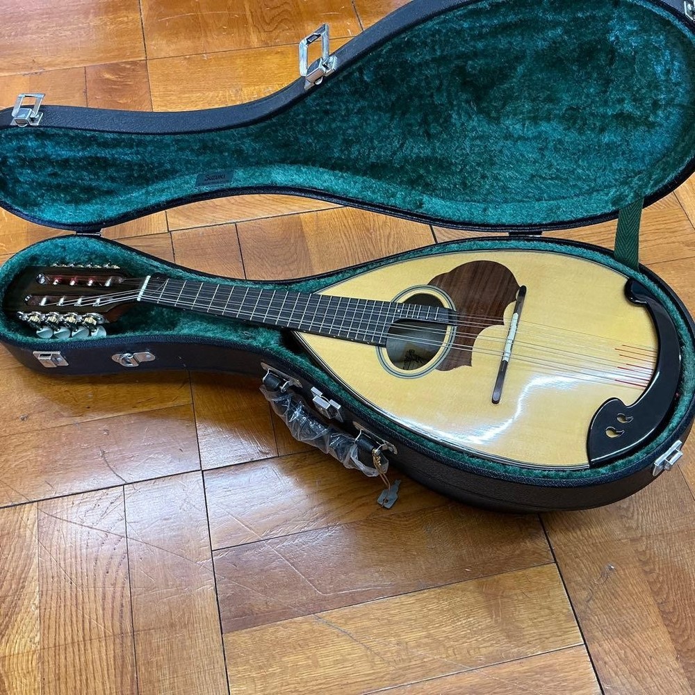 Suzuki M-30 round mandolin 8 strings with case