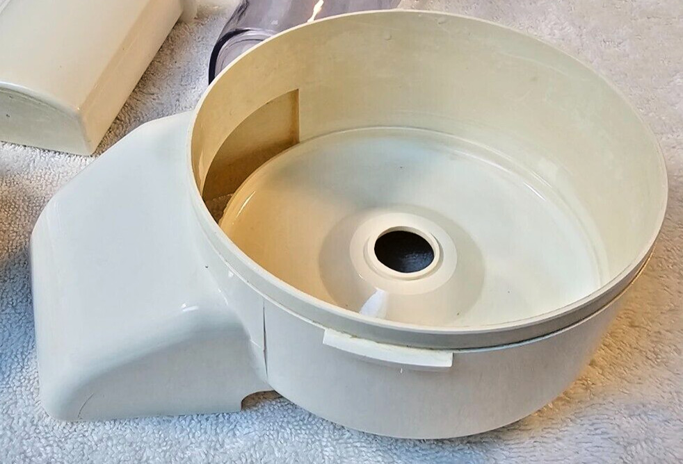 Sunbeam Oskar Food Processor Accessories 14081 Replacement Part - Flow Chute