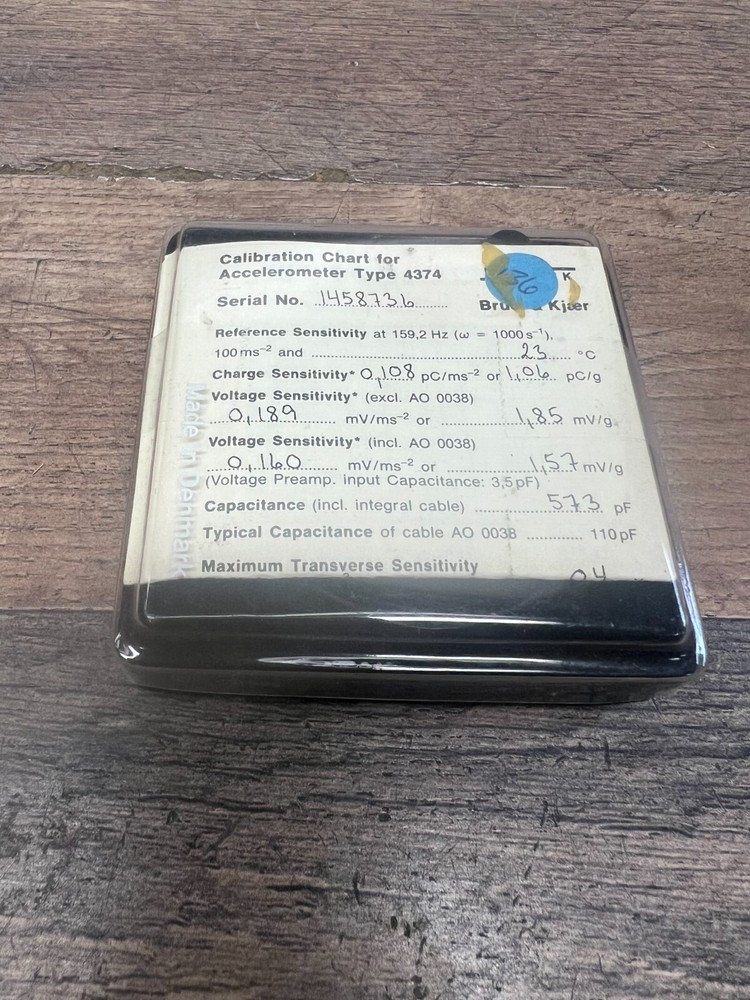 Bruel & Kjaer charge accelerometer Type 4374