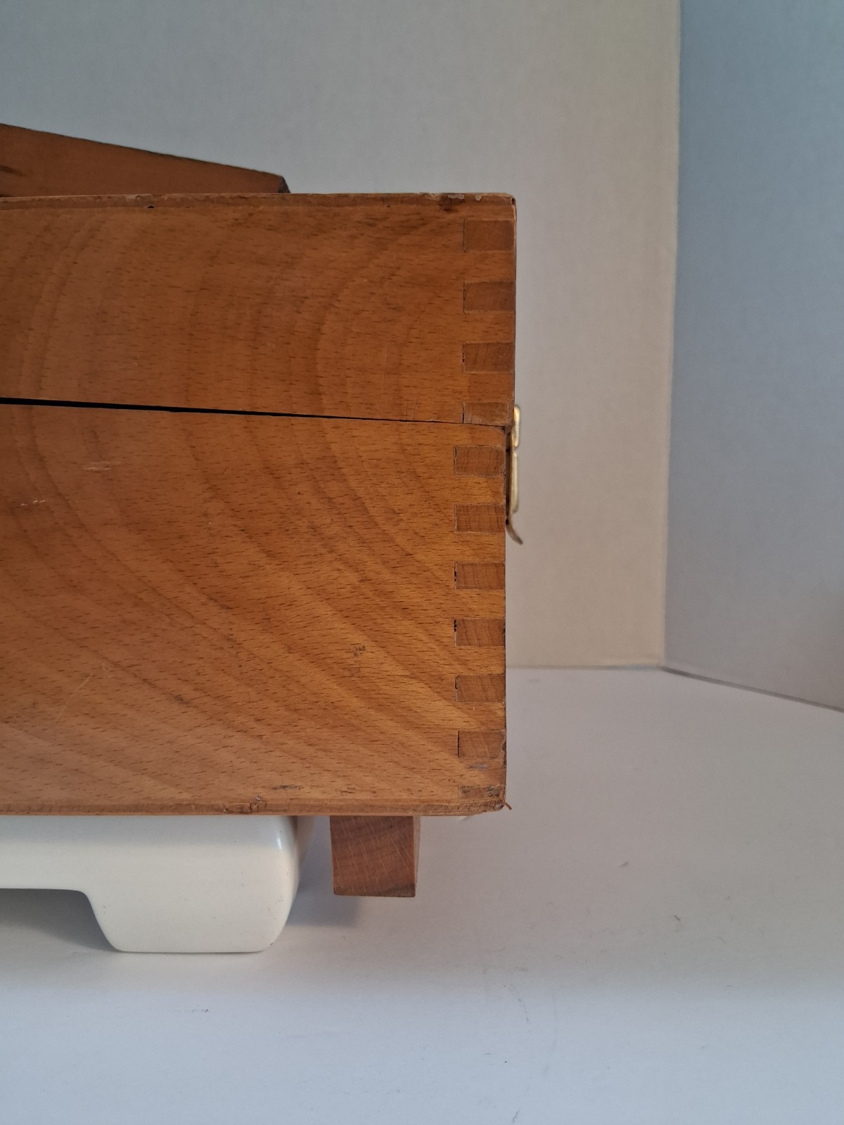 Vtg 1960's Shoe Shine Valet; Brush Kit Includ.; Dove Tail Wood Detail; EUC/Mint!