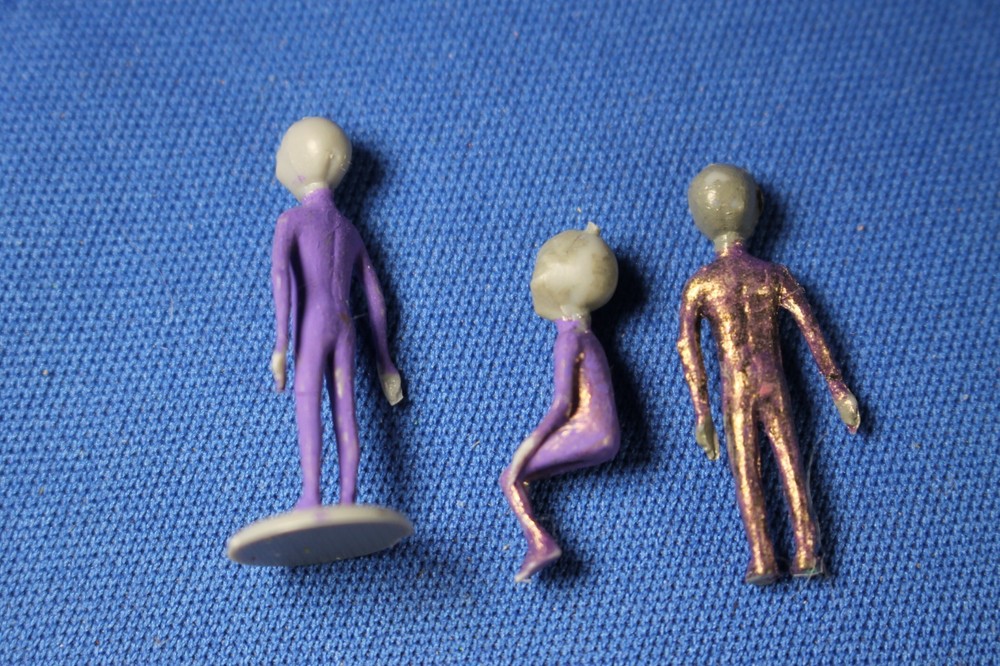 O - S - O-27 Plastic Figures - 3 "Aliens" Figures