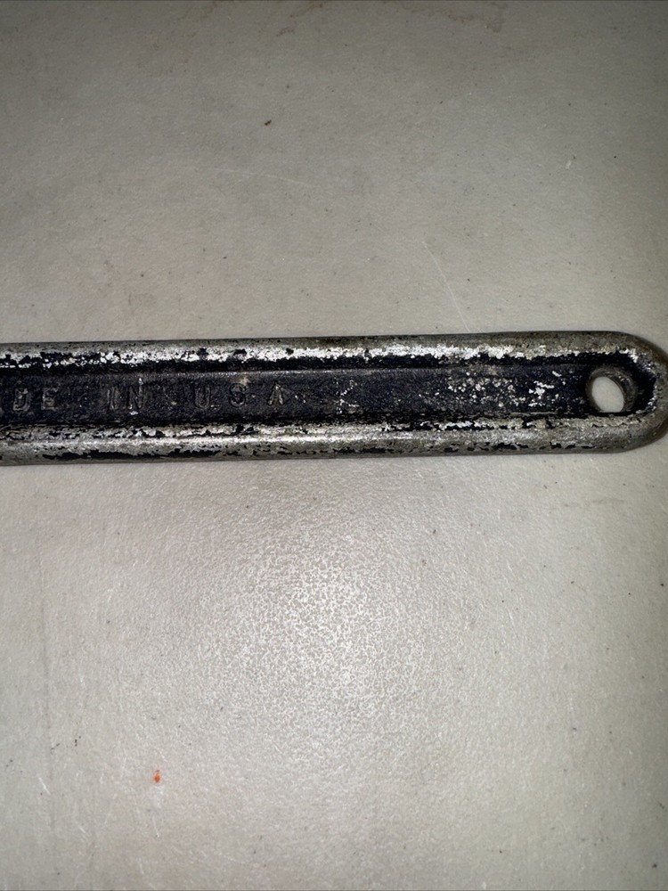 Vintage RED DIAMOND TOOL Adjustable Pipe Wrench 18"
