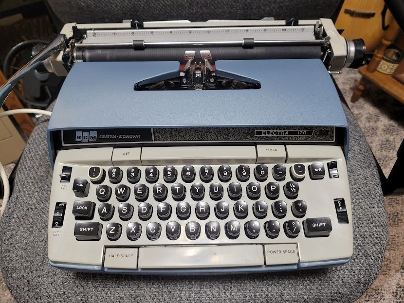 Smith-Corona Electra 120 typewriter with Case Tested And Working!