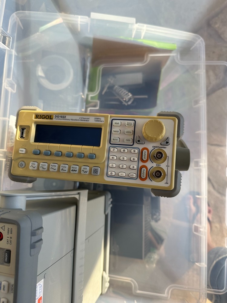 RIGOL DG1022 2 CH FUNCTION/ARBITRARY WAVEFORM GENERATOR--GOOD CONDITION