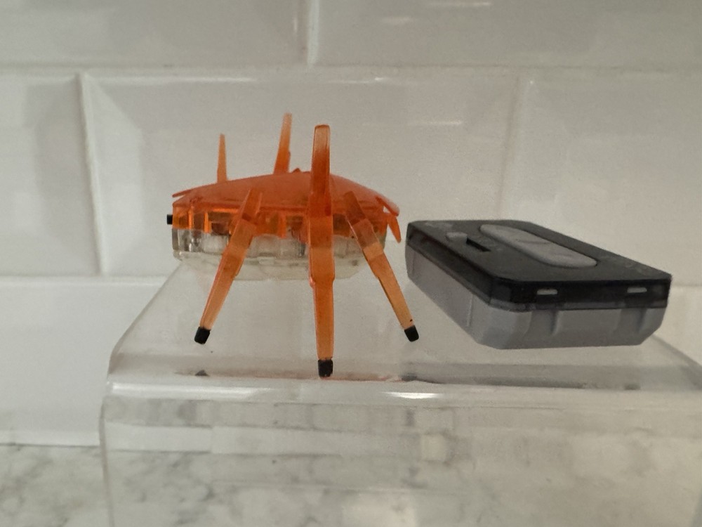 HexBug Scarab & HexBug Micro Titans Remote Control. Parts Only. Please Read