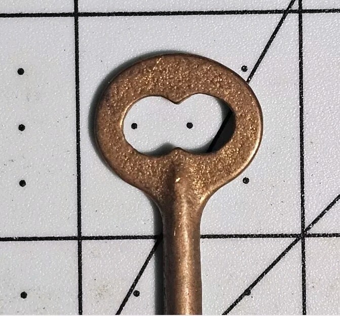 Vintage Double Circle Infinity Bow Shaped Skeleton Key Solid Shank Unbranded