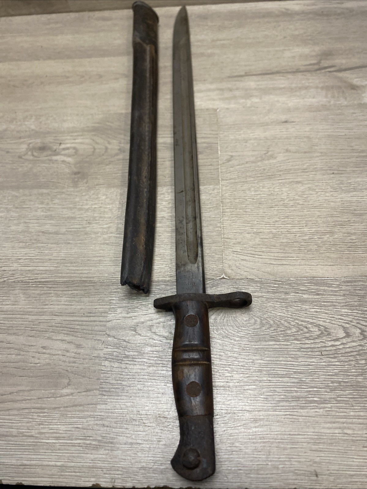 RARE ORIGINAL US MADE BRITISH M1913 BAYONET AND SCABBARD MAKER WINCHESTER 1917