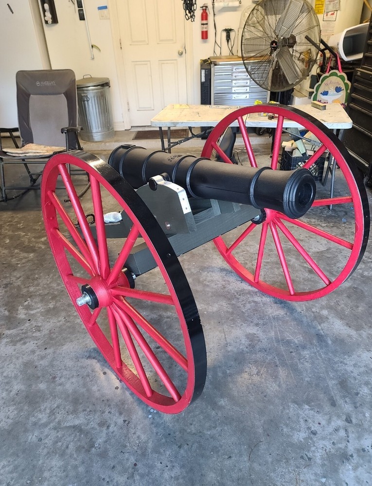 Civil war cannon, full size replica.