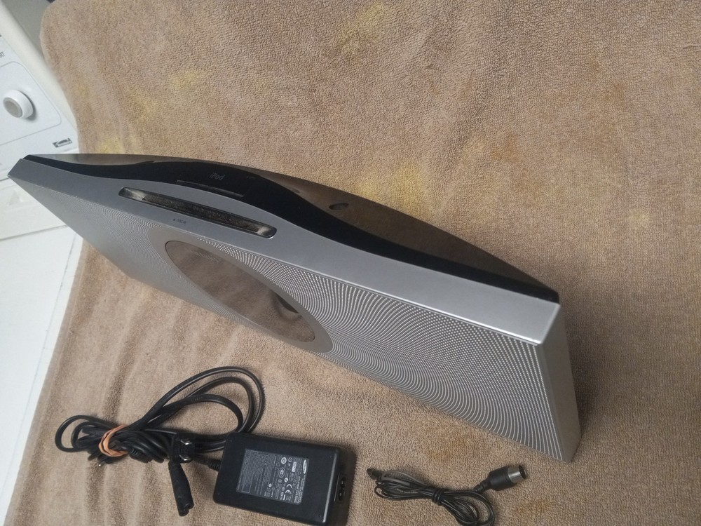 Samsung MM-D470D Micro System DVD CD FM Player ipod Dock *No remote control*