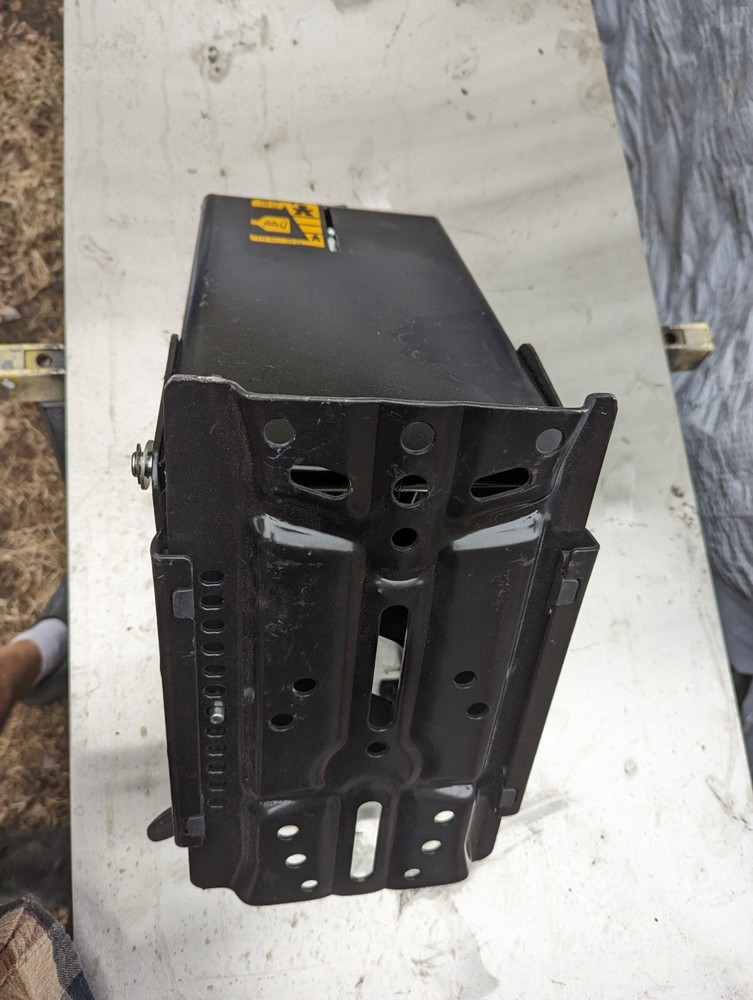 New tractor seat mounting base (G35AG)