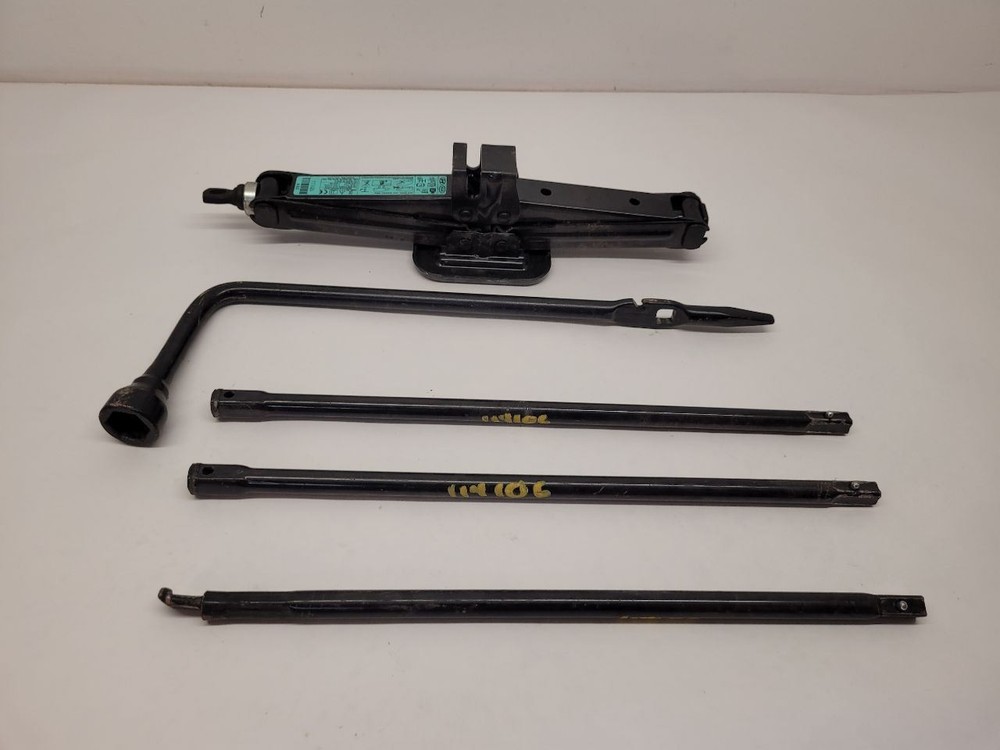 2012 CADILLAC ESCALADE  Jack