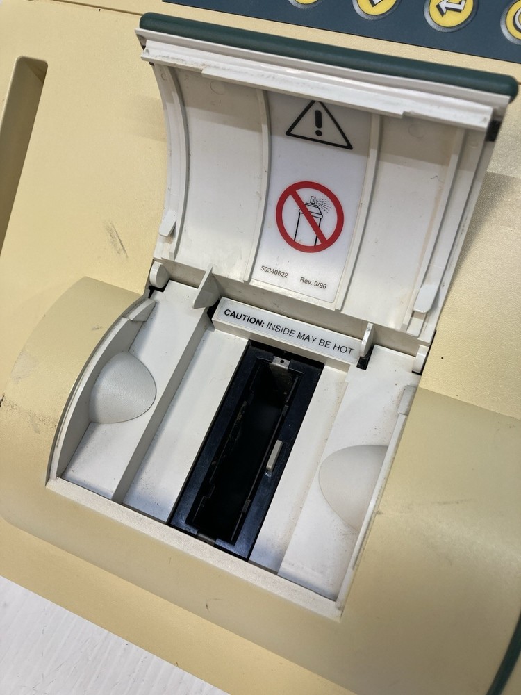 Bayer DCA 2000+ Hemoglobin Analyzer Model - 5031C - Powers On - READ