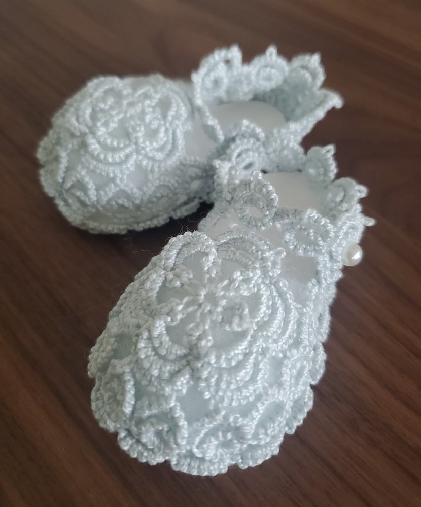 Frivolite booties