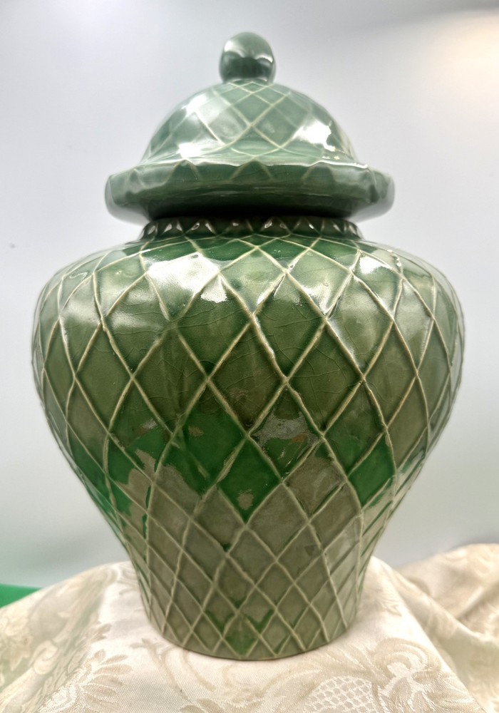 Beautiful Large Green Diamond Cut Pattern Ginger Jar